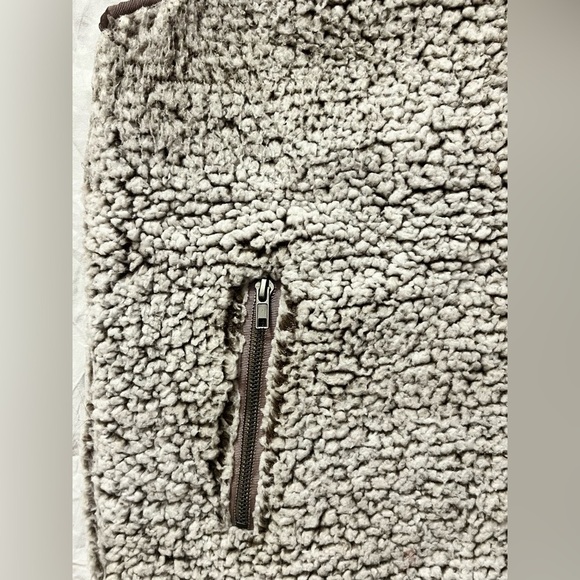 Thread + Supply Women’s Sherpa Fleece Vest Size Medium - Picture 4 of 13